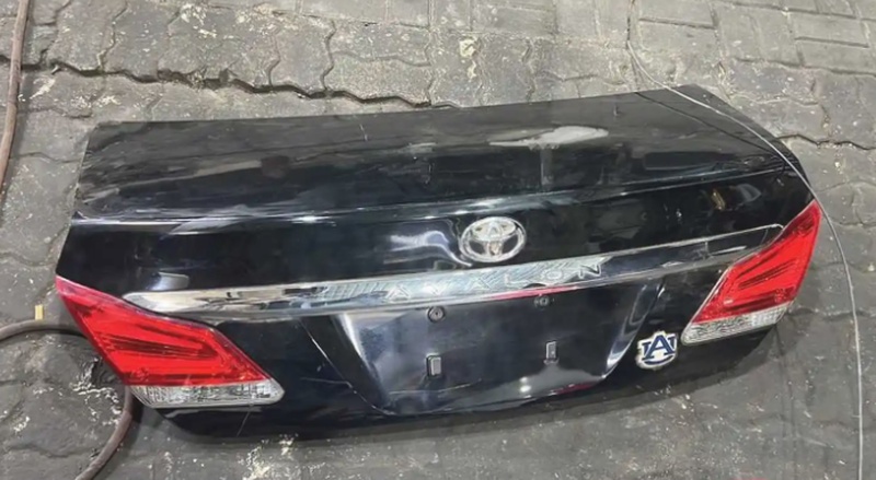 Крышка багажника от Toyota Avalon